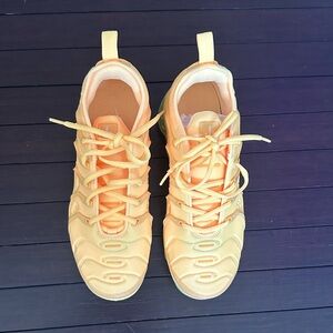 Nike Air VaporMax Plus in Bright